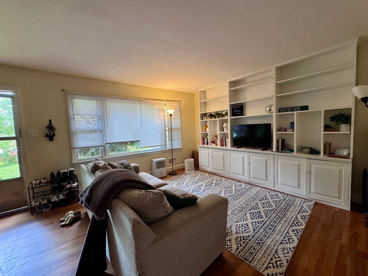 909 Dawes St #B - Photo 2 of 9