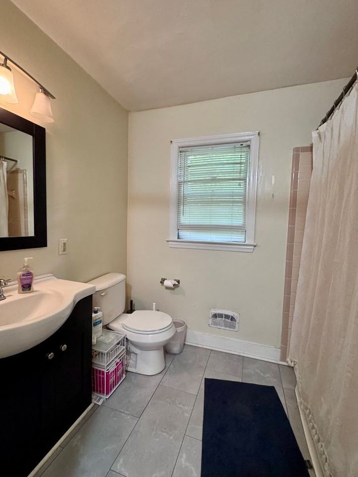 909 Dawes St #B - Photo 4 of 9