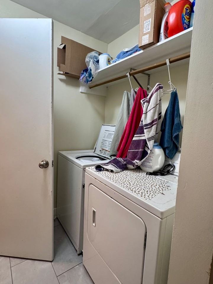 909 Dawes St #B - Photo 6 of 9