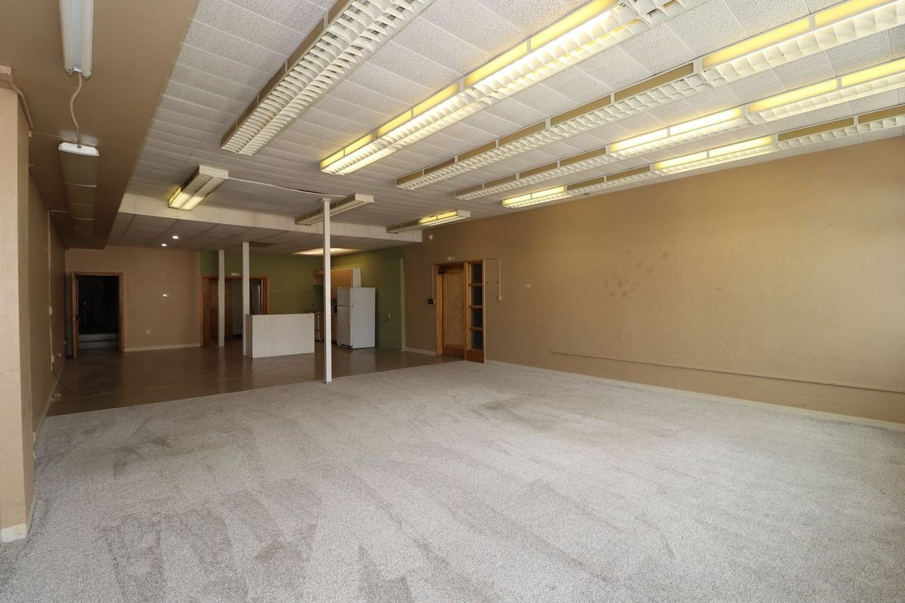 208 1/2 N Broadway St - Photo 5 of 18