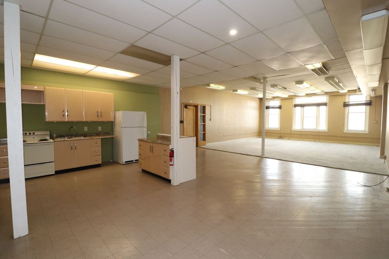 208 1/2 N Broadway St - Photo 7 of 18