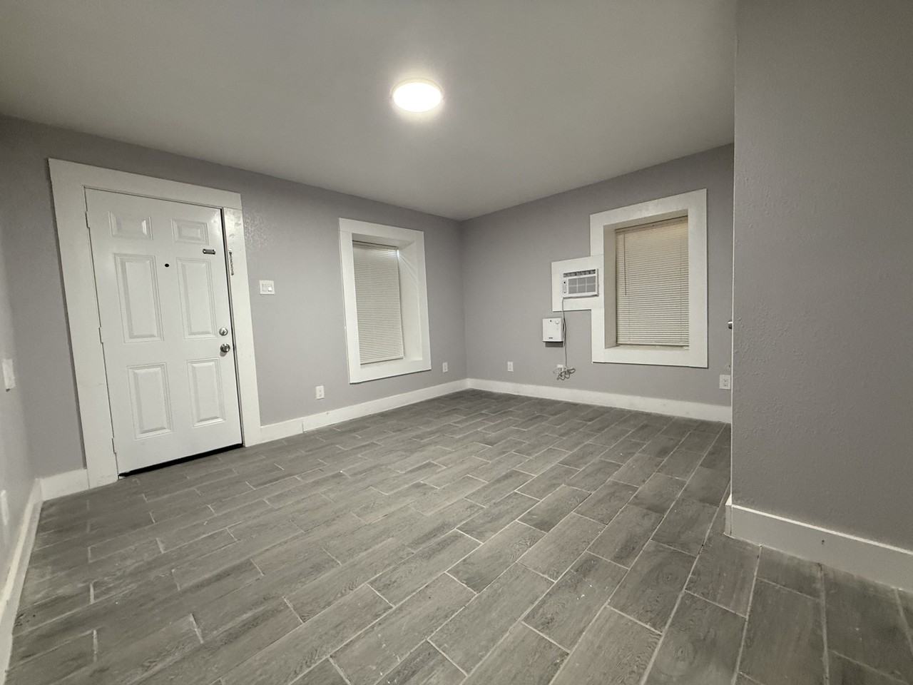 2346 E Crockett St #A - Photo 6 of 6