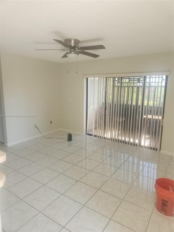 455 Nw 210th St #204 - Photo 4 of 7