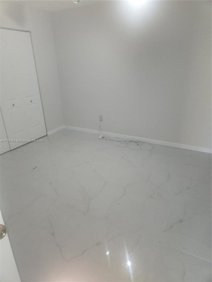 455 Nw 210th St #204 - Photo 5 of 7