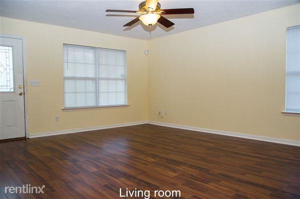 877 Medical Commons Ct - Photo 2 of 10