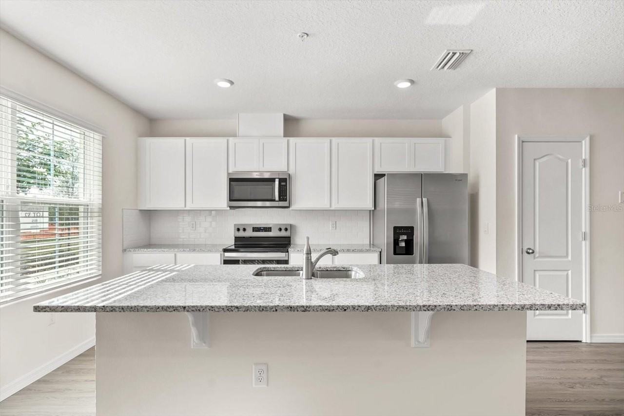 2741 Flushing Dr - Photo 5 of 30