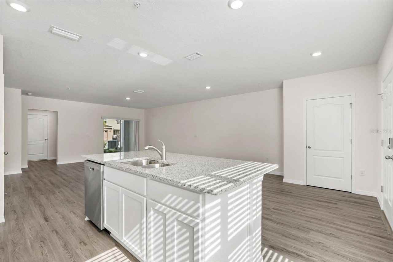 2741 Flushing Dr - Photo 6 of 30