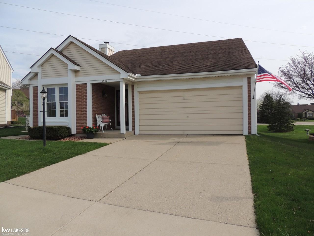 1600 Stonecrest Dr - Photo 2 of 36