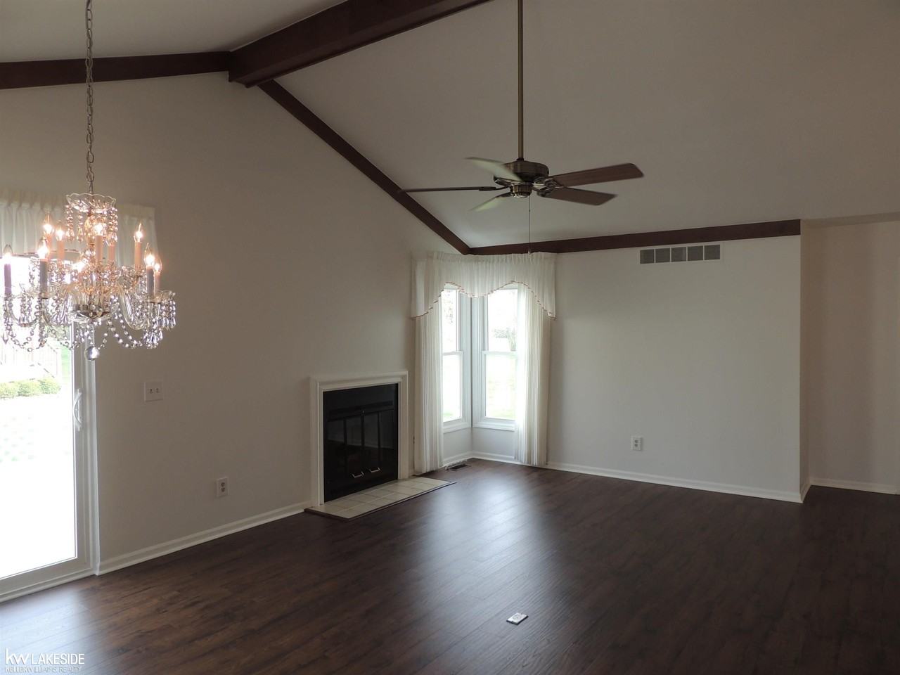 1600 Stonecrest Dr - Photo 3 of 36