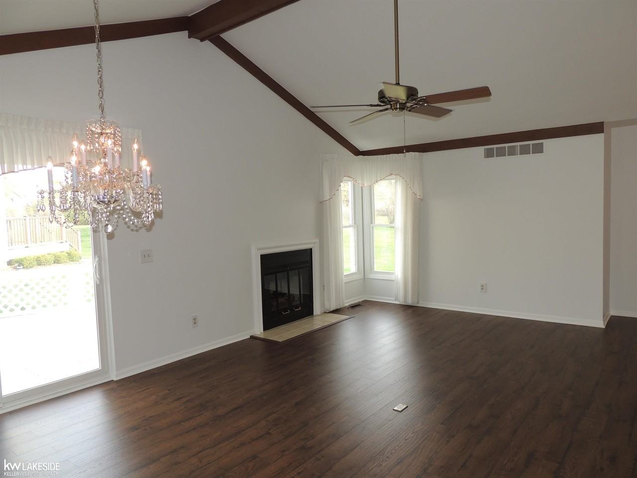 1600 Stonecrest Dr - Photo 4 of 36