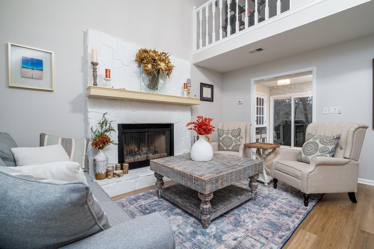 Natalie Lane - Photo 4 of 6