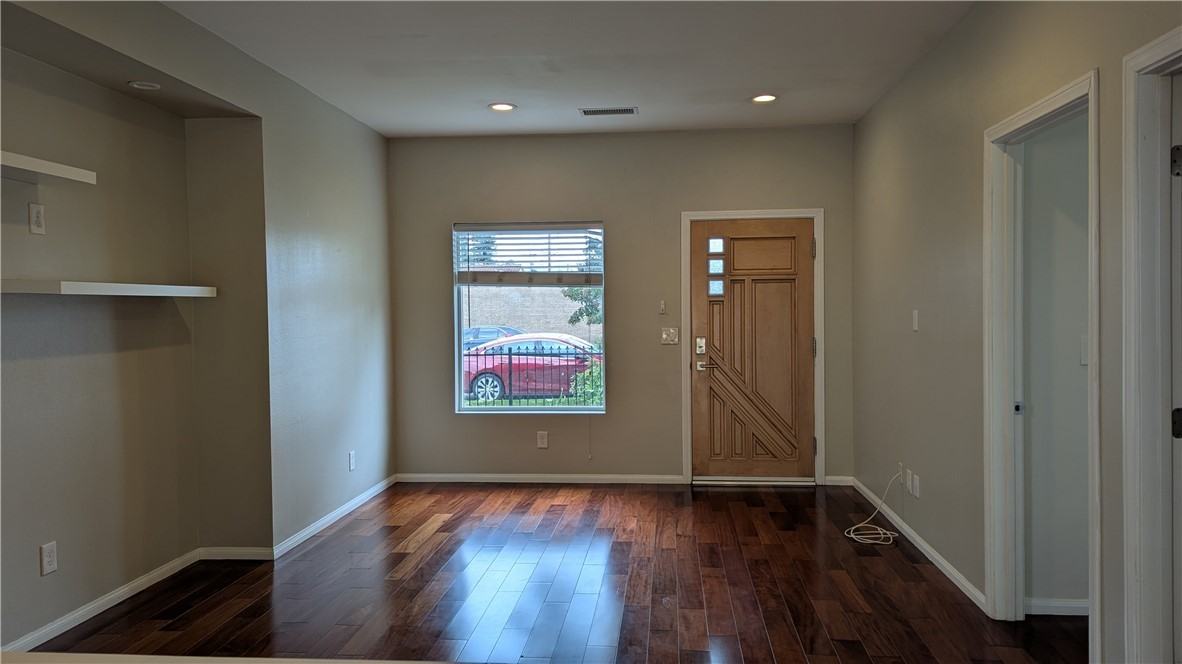 1110 E Burnett St - Photo 2 of 22