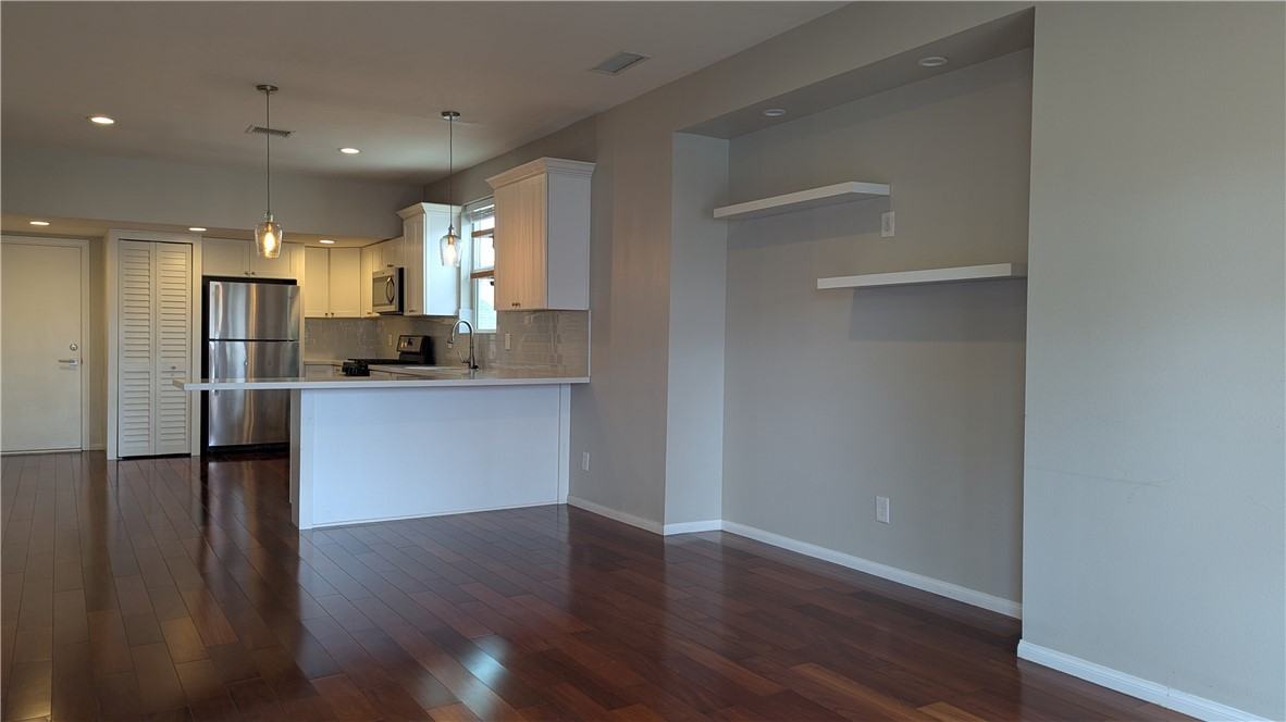 1110 E Burnett St - Photo 3 of 22