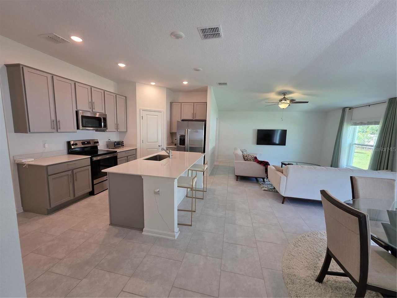 1216 Peach Creek Dr - Photo 2 of 21