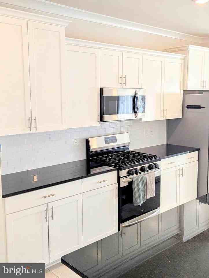 5900 Kate Chopin Pl - Photo 3 of 28