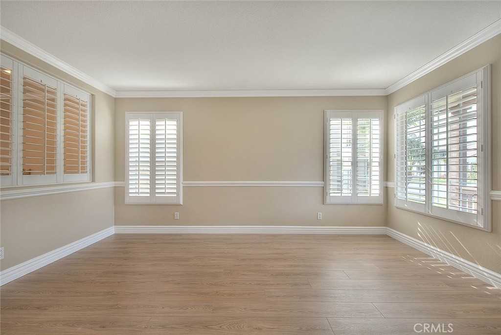 5729 Stanfield Ct - Photo 4 of 50