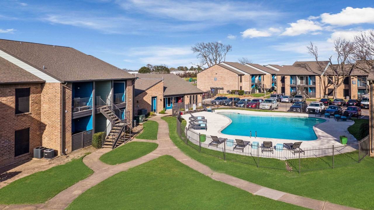 Sonoma Apartments - Photo 2 of 34