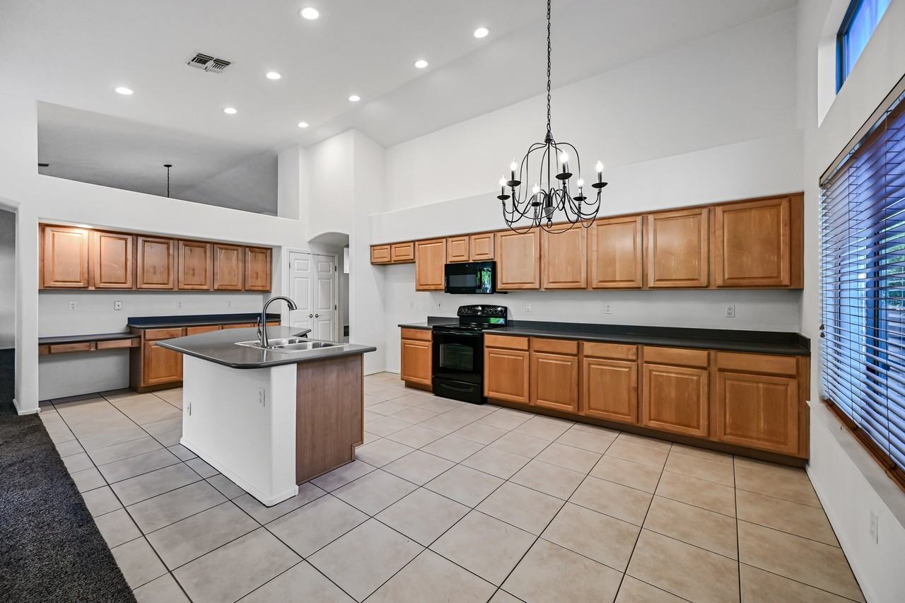 4463 East Downing Circle - Photo 6 of 34