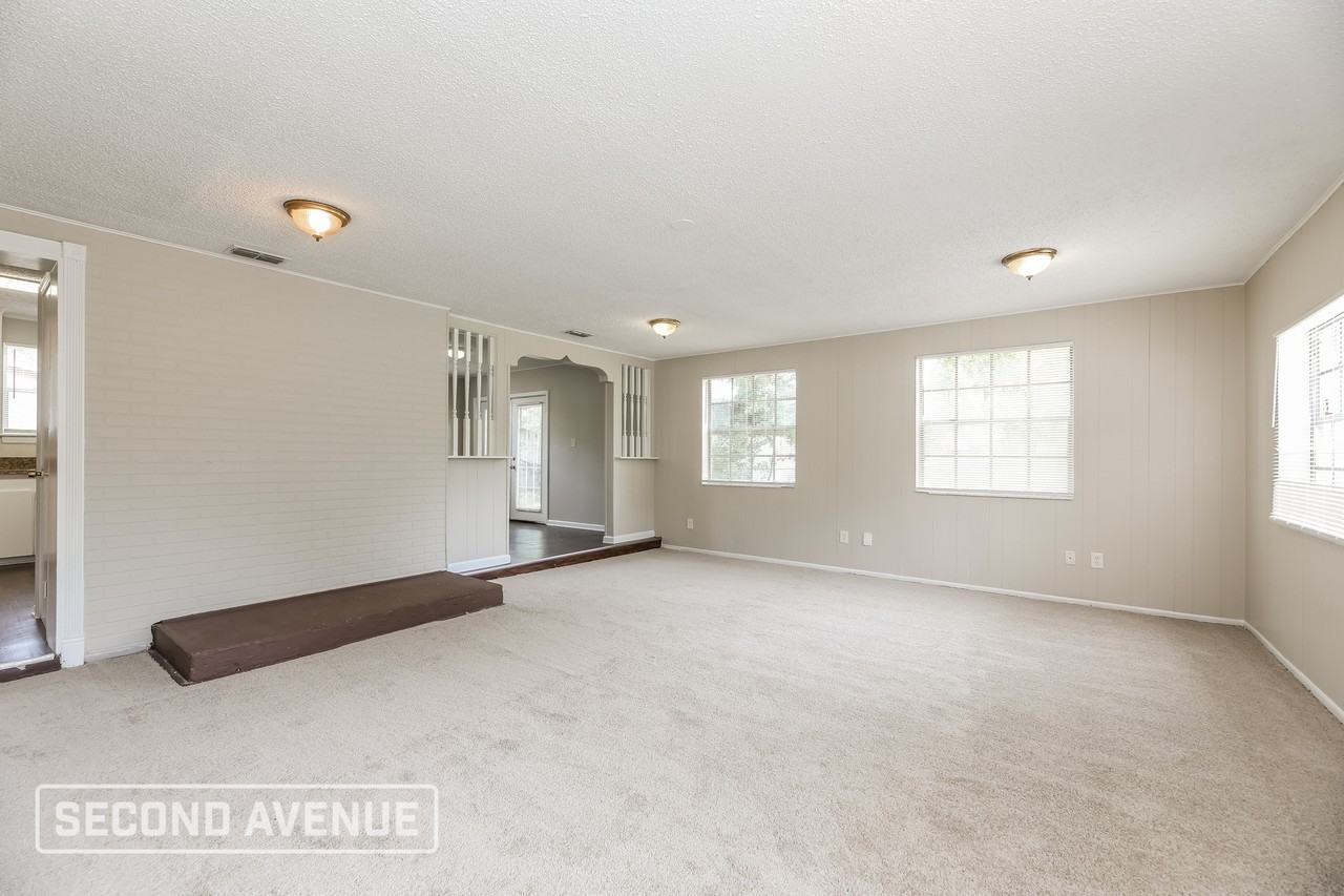 1021 Lake Forest Blvd - Photo 5 of 27