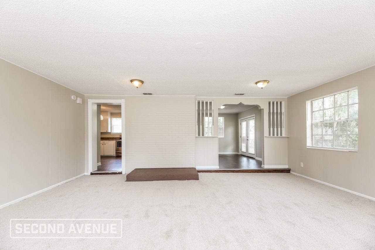 1021 Lake Forest Blvd - Photo 6 of 27