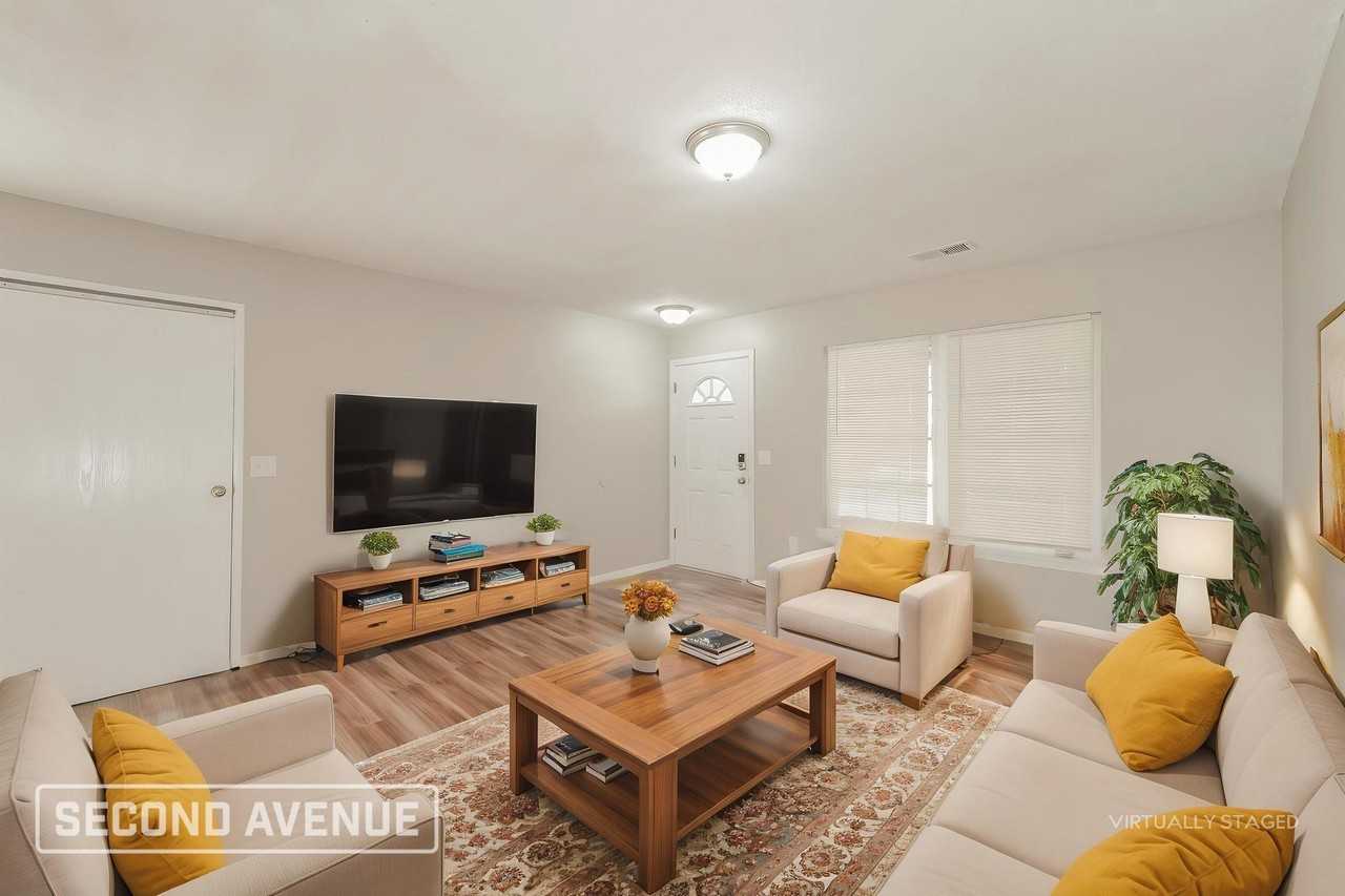 2039 Poplar Ave - Photo 2 of 25