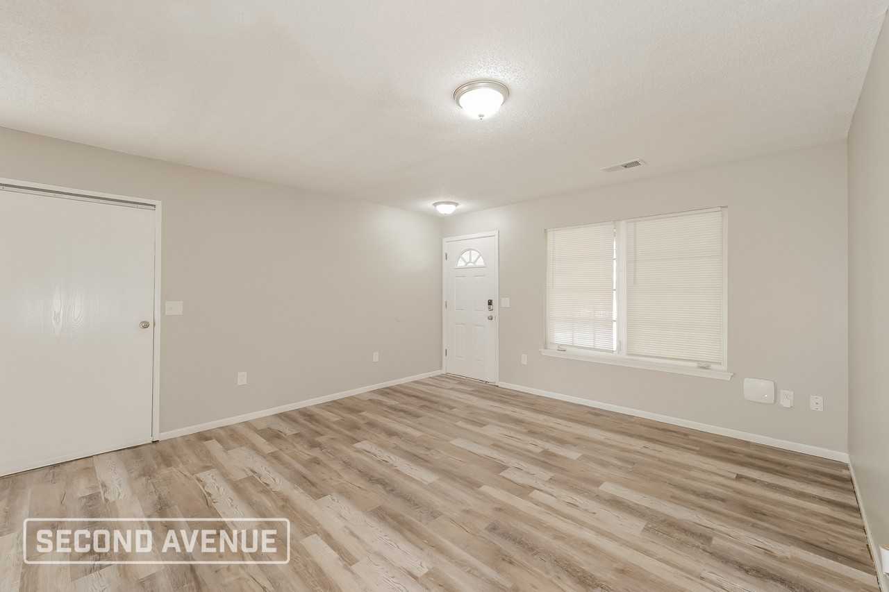 2039 Poplar Ave - Photo 3 of 25