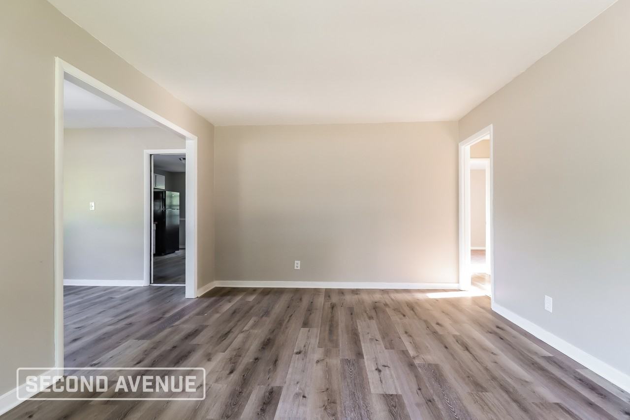 1924 Portage Ave - Photo 4 of 26