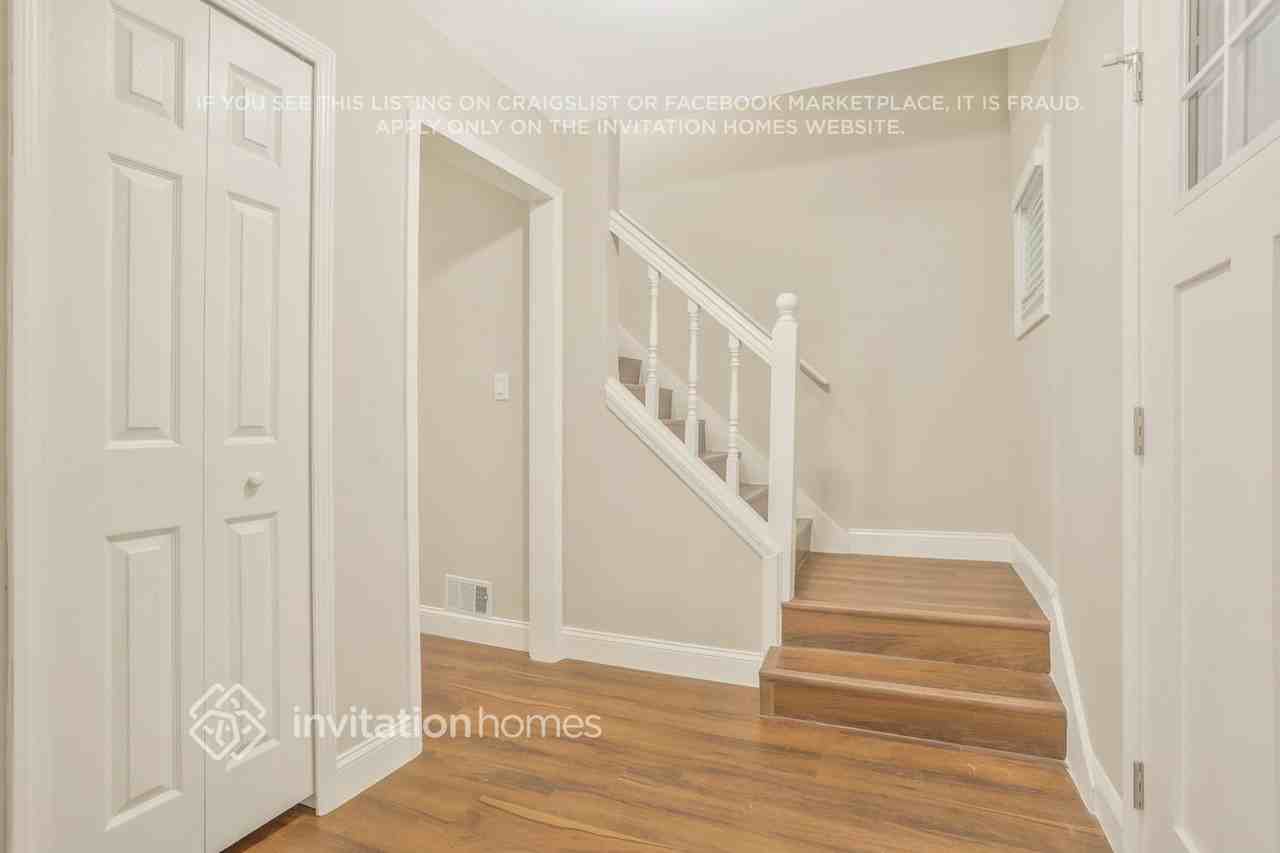2404 Hillboro Cir Sw - Photo 2 of 26