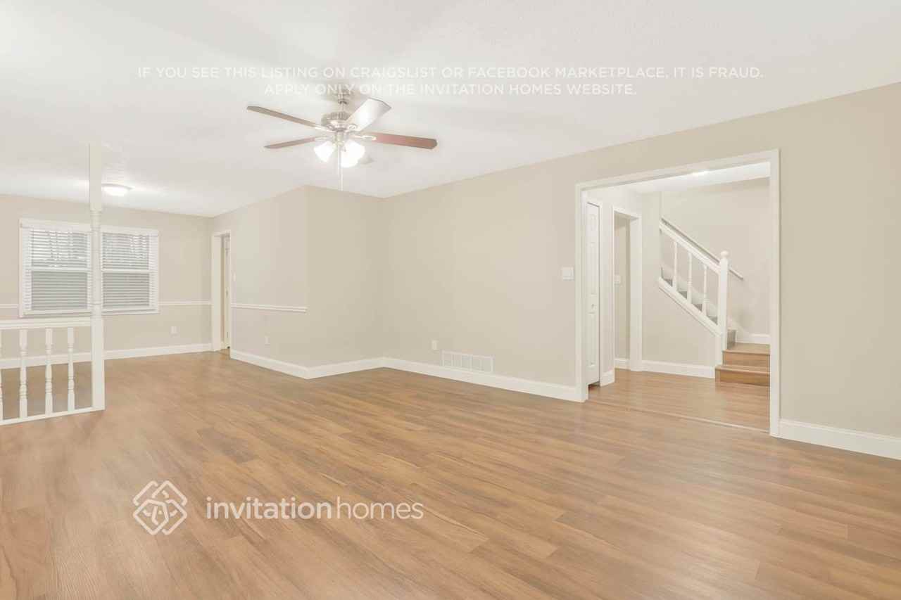 2404 Hillboro Cir Sw - Photo 4 of 26