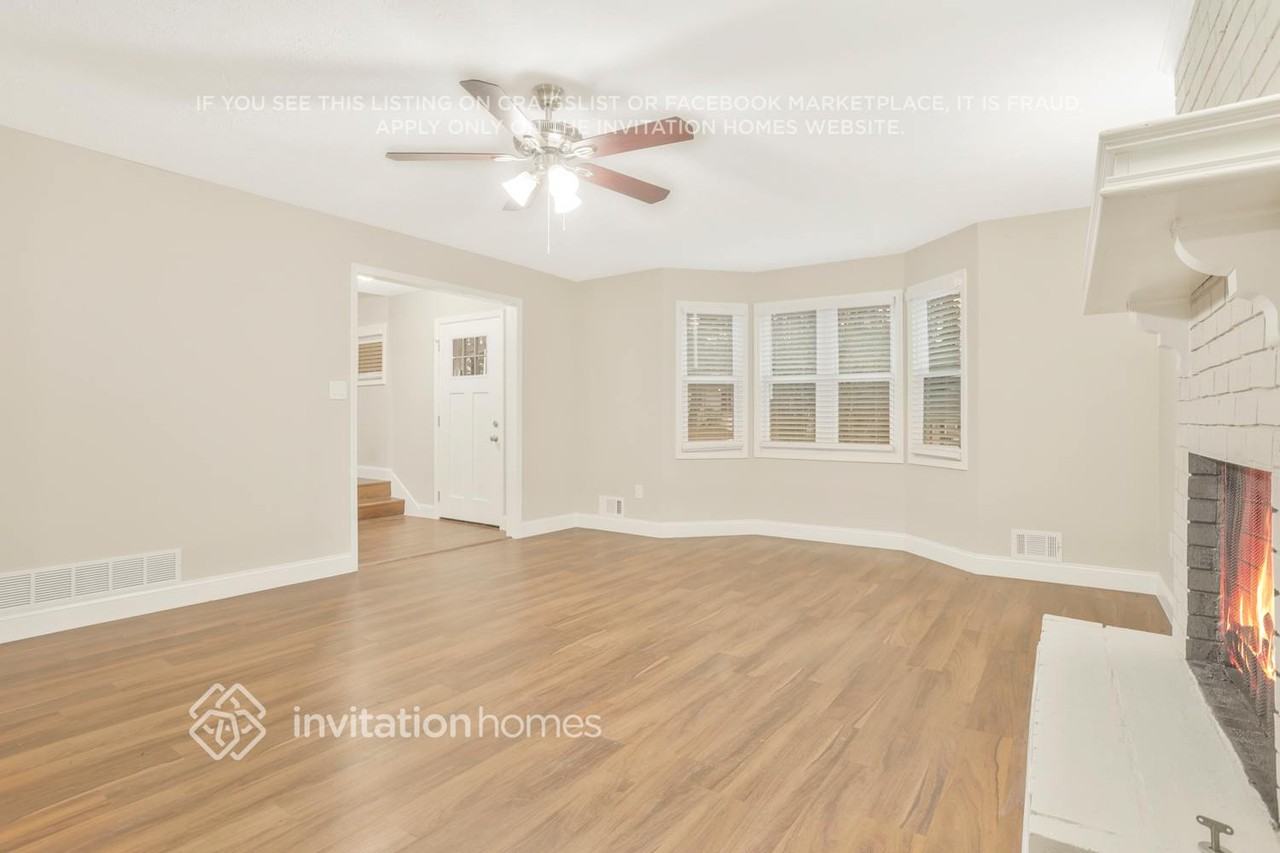 2404 Hillboro Cir Sw - Photo 5 of 26