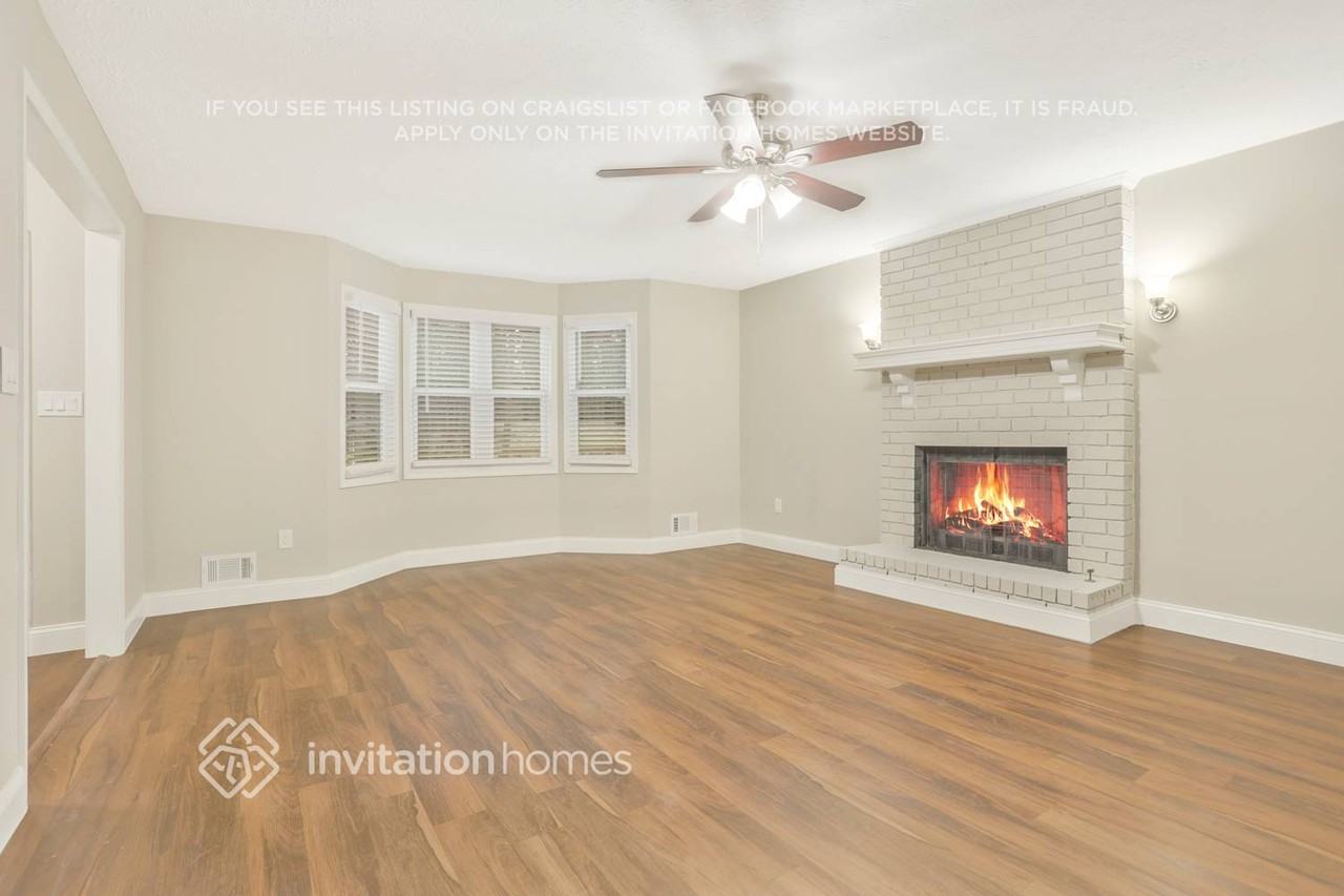 2404 Hillboro Cir Sw - Photo 6 of 26