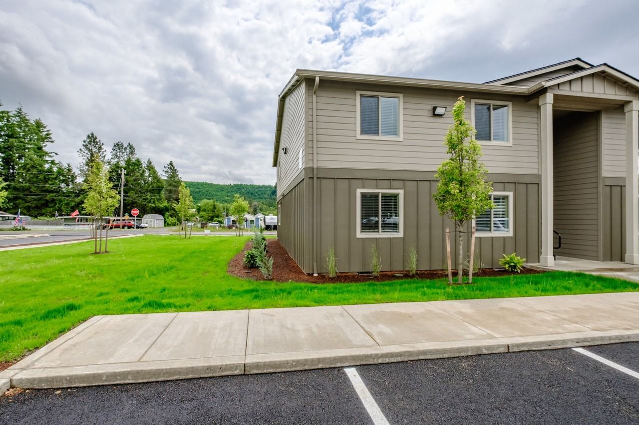 Santiam Gateway Apartments - Photo 4 of 50