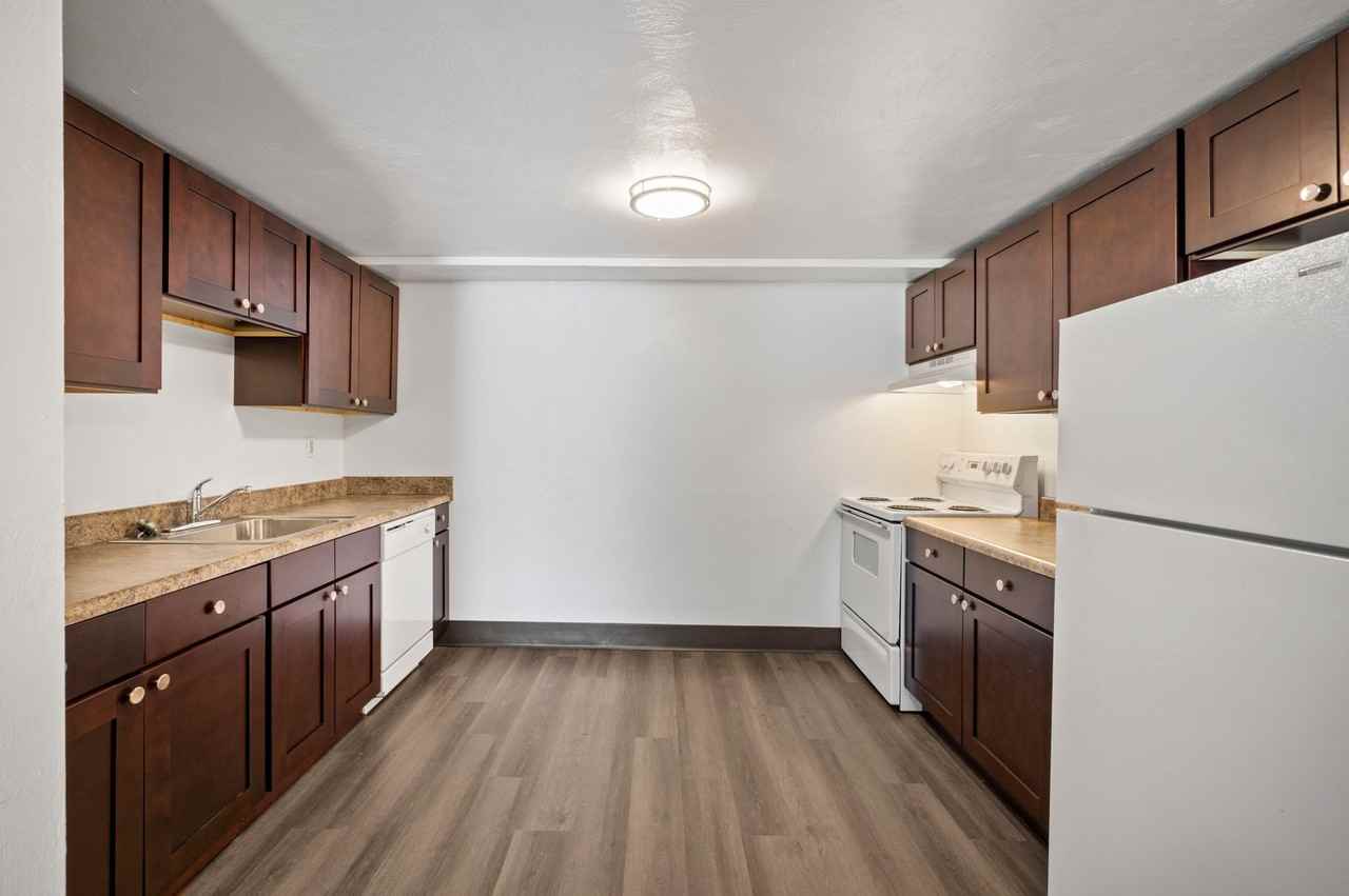 Landmark Apartments - Photo 5 of 46