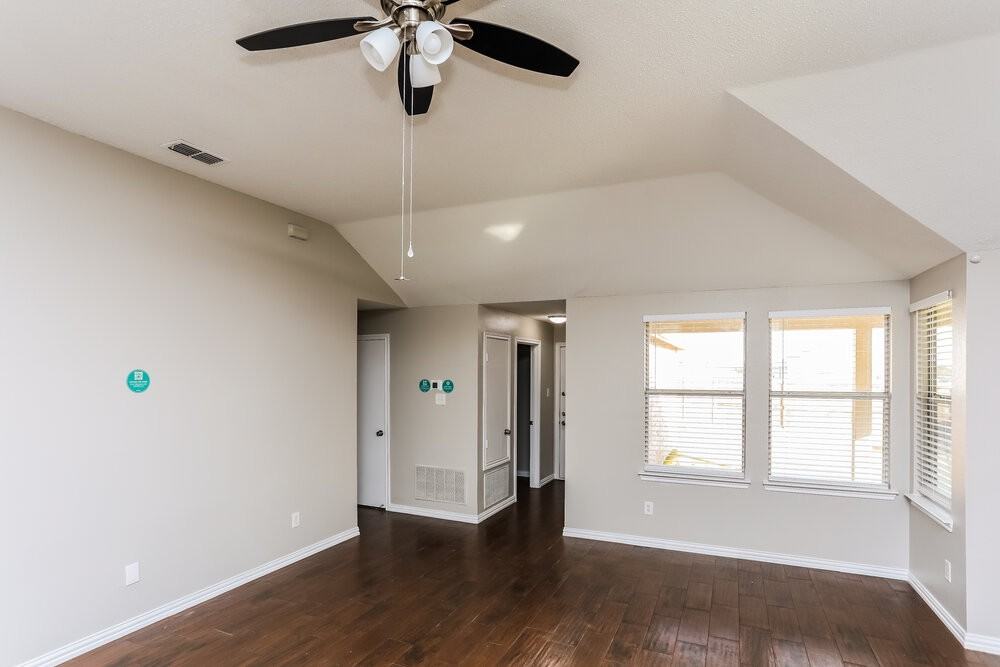 312 Singleton Dr - Photo 4 of 16