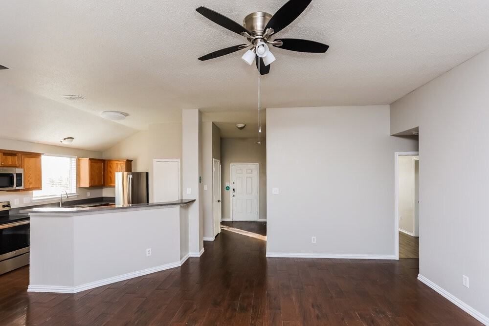 312 Singleton Dr - Photo 5 of 16