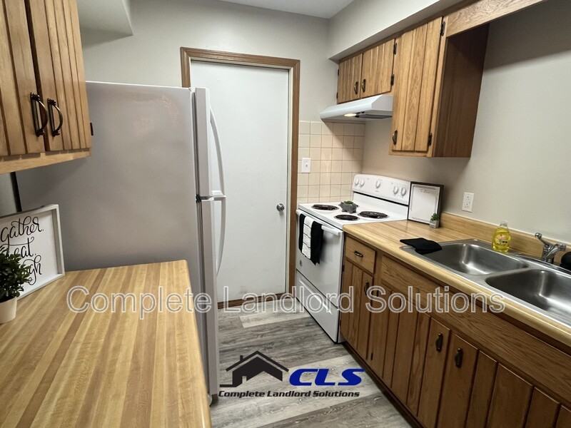 1765 E Morgan Dr - Photo 3 of 11