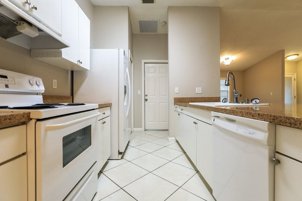 2473 Guthrie Cir - Photo 5 of 16