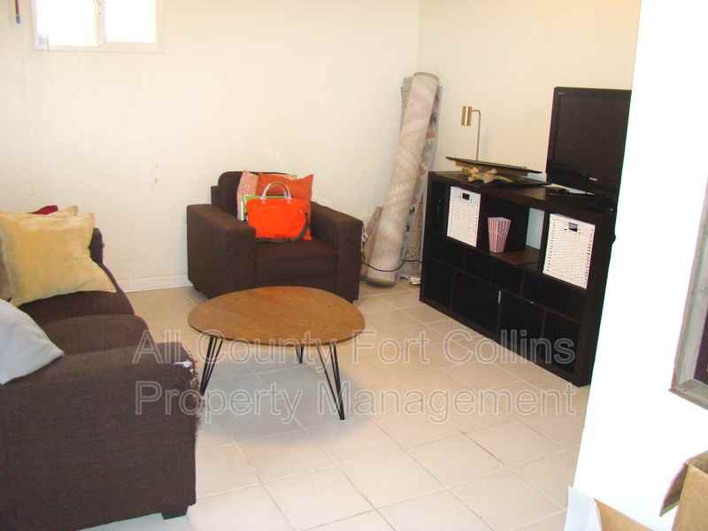 222 1/2 S Loomis Ave - Photo 3 of 9