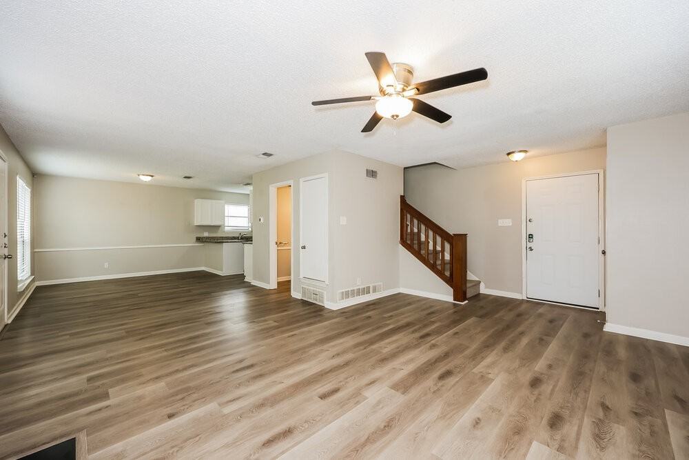 1804 Lincolnshire Way - Photo 4 of 17