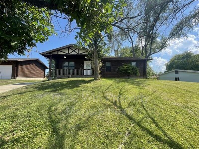 60 Mohan Dr - Photo 2 of 37