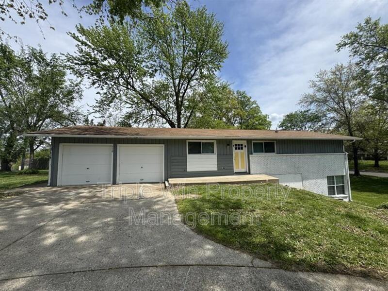 710 Jungs Station Rd - Photo 2 of 39