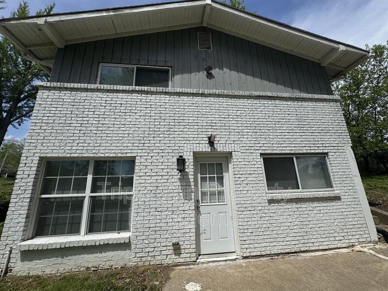 710 Jungs Station Rd - Photo 5 of 39
