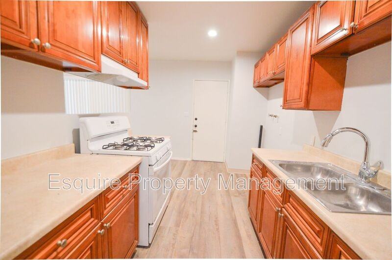 5440 S J St - Photo 3 of 10