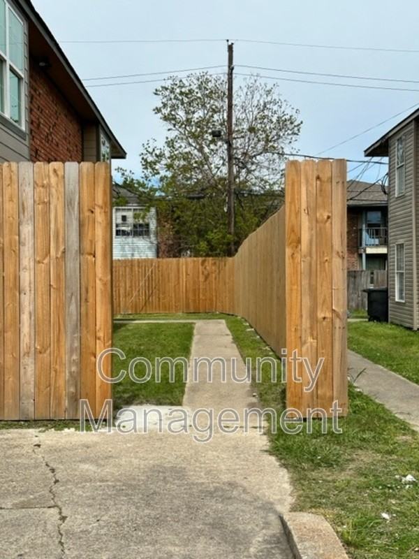 8219 Skysail Ave #D - Photo 2 of 14