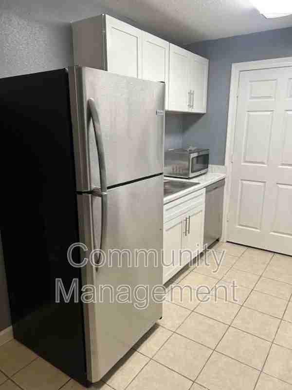 8219 Skysail Ave #D - Photo 3 of 14