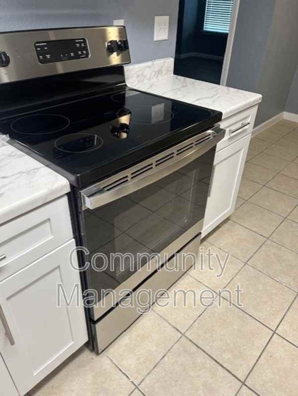 8219 Skysail Ave #D - Photo 4 of 14