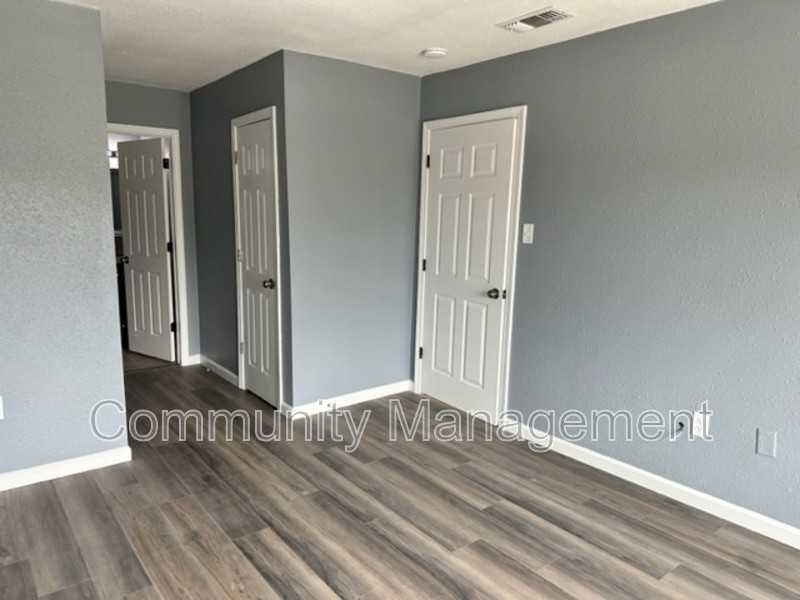 8219 Skysail Ave #D - Photo 6 of 14