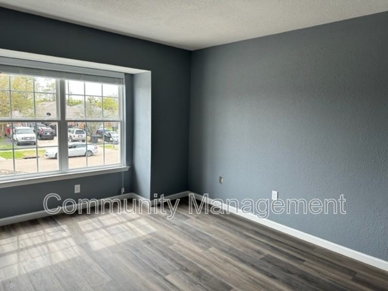 8219 Skysail Ave #D - Photo 7 of 14