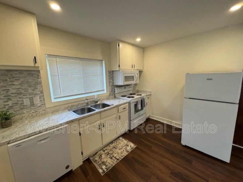 4555 Brunswick Rd - Photo 3 of 8