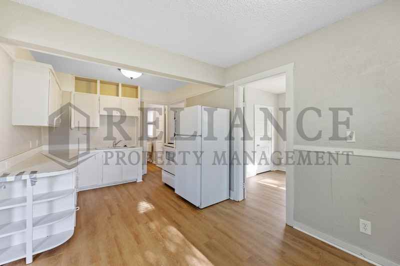 415 E 5th St - Photo 5 of 17